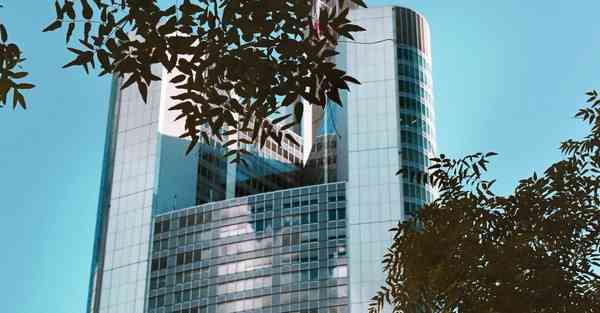 人工智能机器人和人谈恋爱