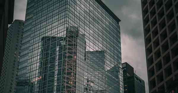 人工智能机器人对战帅哥