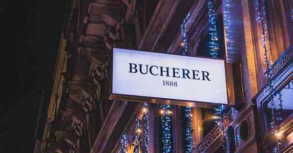 爸爸买了个智能机器人