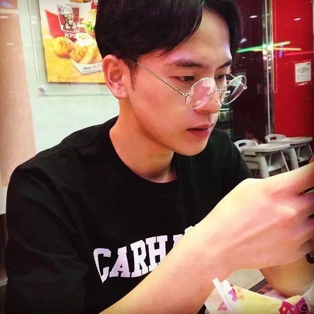 顾群宝璐