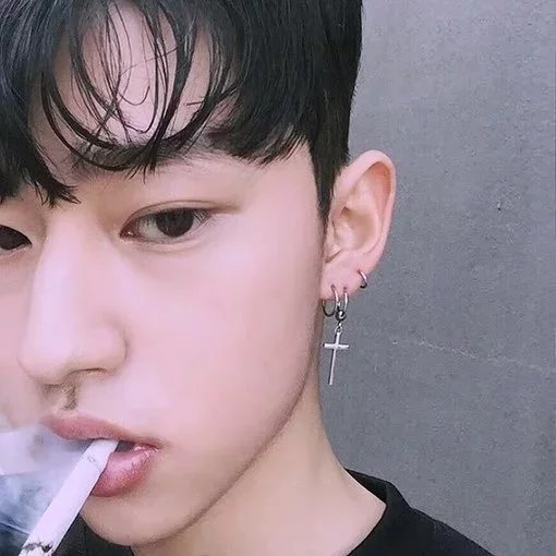 雷彦磊琬